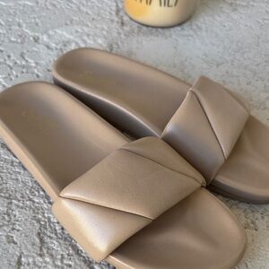 ❄️ Seychelles Tan Sandals Modern Slide Design